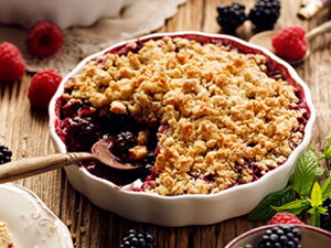 Crumble de cereales fitness-fresas y compota de frutas