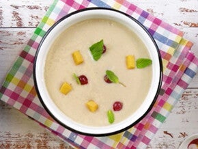 Receta para niños y bebés de papilla de pera, melocotón y cereales Receta para niños y bebés de papilla de pera, melocotón y cereales