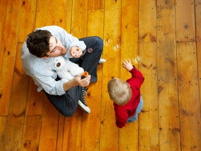 Estimulación en Movimiento: Juegos y Actividades para Bebés de 1 Año a 18 Meses Estimulación en Movimiento: Juegos y Actividades para Bebés de 1 Año a 18 Meses