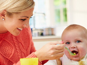 Introducción al destete tradicional o a la alimentación guiada por el bebé