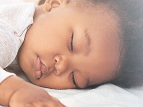 ¿Cuándo duerme bien un bebé toda la noche?