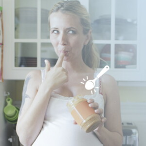 Mujer pensando qué comer en el embarazo