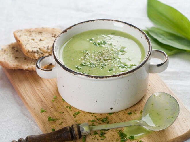 Crema de espinacas con queso de cabra