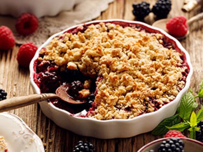 Crumble de cereales fitness-fresas y compota de frutas